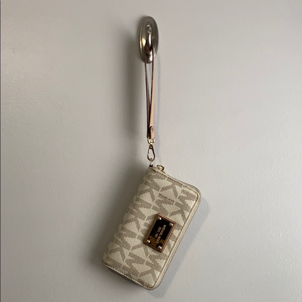 Michael Kors wristlet